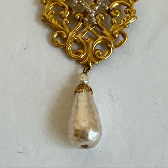 Vintage Gold Crest Brooch Pear Baroque Pearl Drop Designer Miriam Haskell Pin - Picture 4 of 9